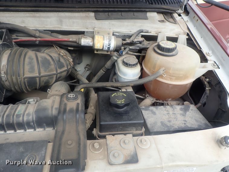 image for item DI7267 2003 Ford E350 Super Duty  shuttle bus