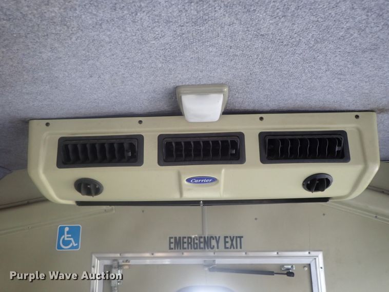 image for item DI7267 2003 Ford E350 Super Duty  shuttle bus