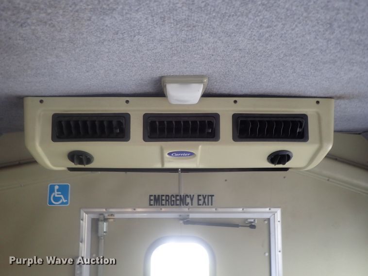 image for item DI7267 2003 Ford E350 Super Duty  shuttle bus