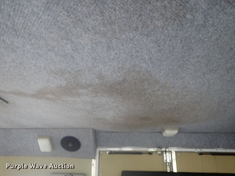 image for item DI7267 2003 Ford E350 Super Duty  shuttle bus