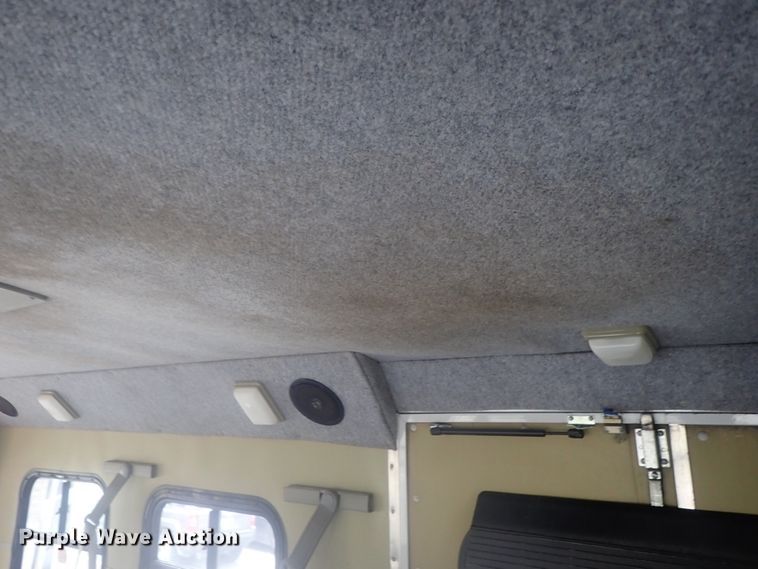 image for item DI7267 2003 Ford E350 Super Duty  shuttle bus