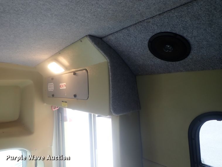 image for item DI7267 2003 Ford E350 Super Duty  shuttle bus