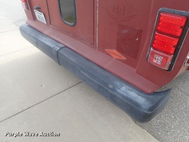 image for item DI7267 2003 Ford E350 Super Duty  shuttle bus