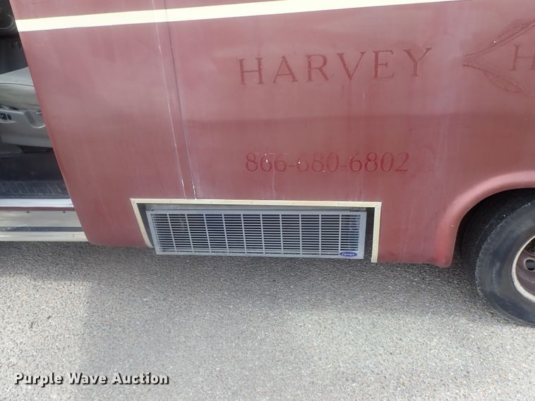 image for item DI7267 2003 Ford E350 Super Duty  shuttle bus