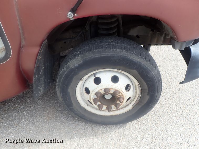 image for item DI7267 2003 Ford E350 Super Duty  shuttle bus