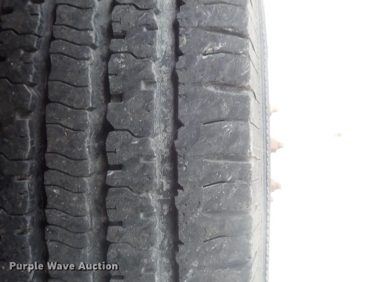 image for item DI7267 2003 Ford E350 Super Duty  shuttle bus