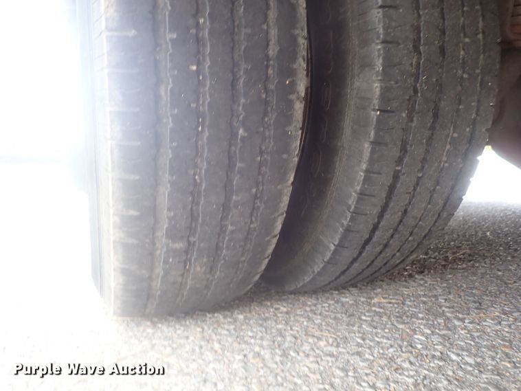 image for item DI7267 2003 Ford E350 Super Duty  shuttle bus