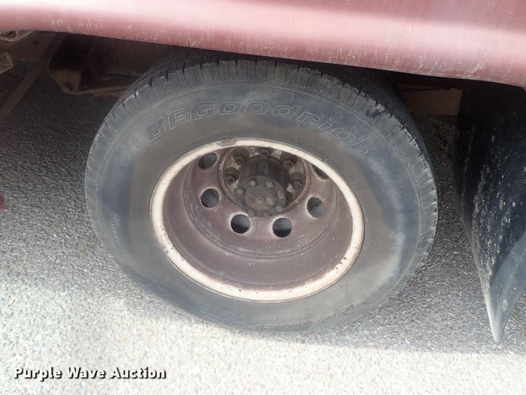 image for item DI7267 2003 Ford E350 Super Duty  shuttle bus