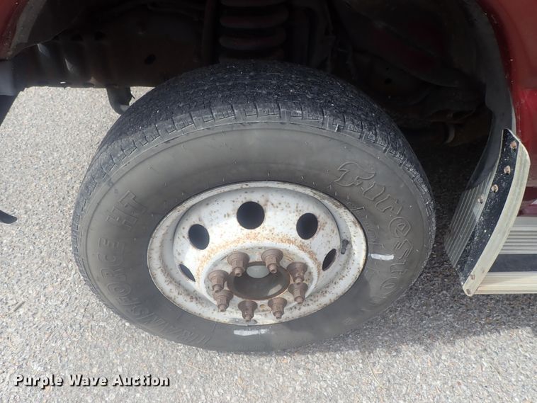 image for item DI7267 2003 Ford E350 Super Duty  shuttle bus