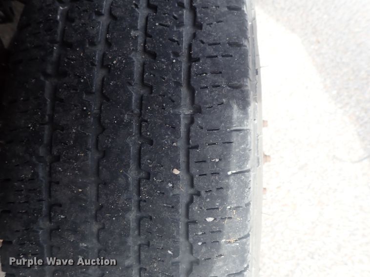 image for item DI7267 2003 Ford E350 Super Duty  shuttle bus