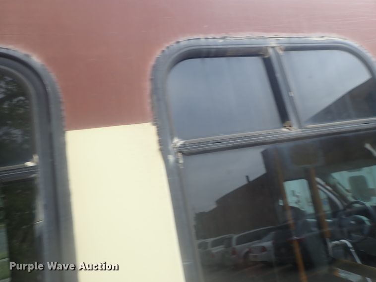 image for item DI7267 2003 Ford E350 Super Duty  shuttle bus