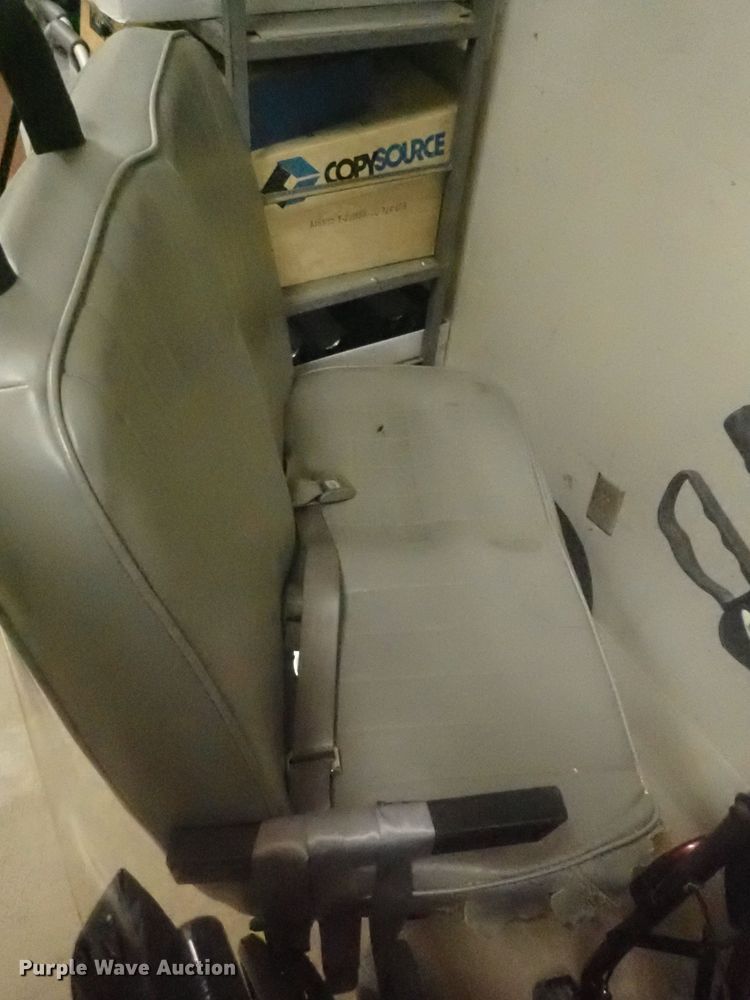 image for item DI7267 2003 Ford E350 Super Duty  shuttle bus