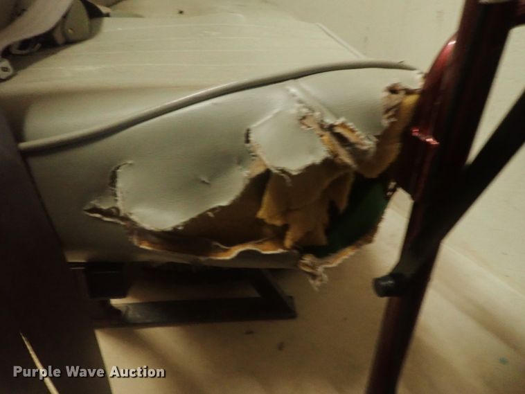 image for item DI7267 2003 Ford E350 Super Duty  shuttle bus