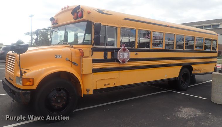 image for item DI7277 1999 International 3800 Blue Bird  school bus