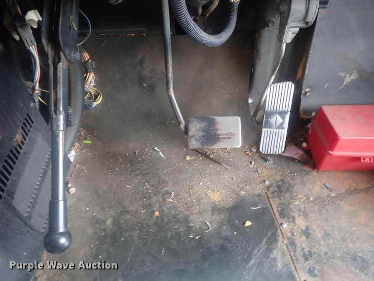 image for item DI7277 1999 International 3800 Blue Bird  school bus