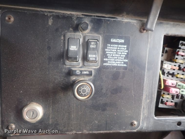 image for item DI7277 1999 International 3800 Blue Bird  school bus