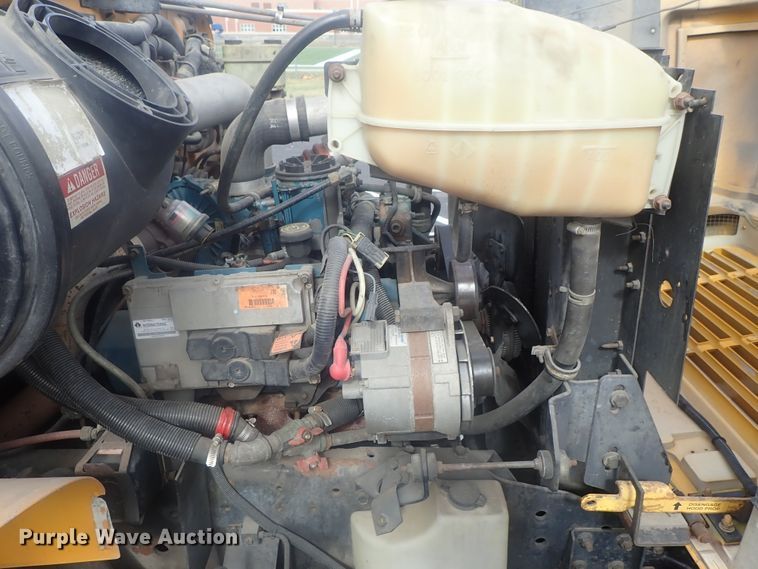 image for item DI7277 1999 International 3800 Blue Bird  school bus