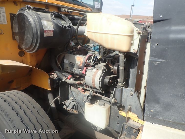 image for item DI7277 1999 International 3800 Blue Bird  school bus