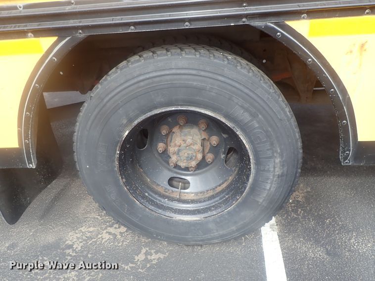 image for item DI7277 1999 International 3800 Blue Bird  school bus