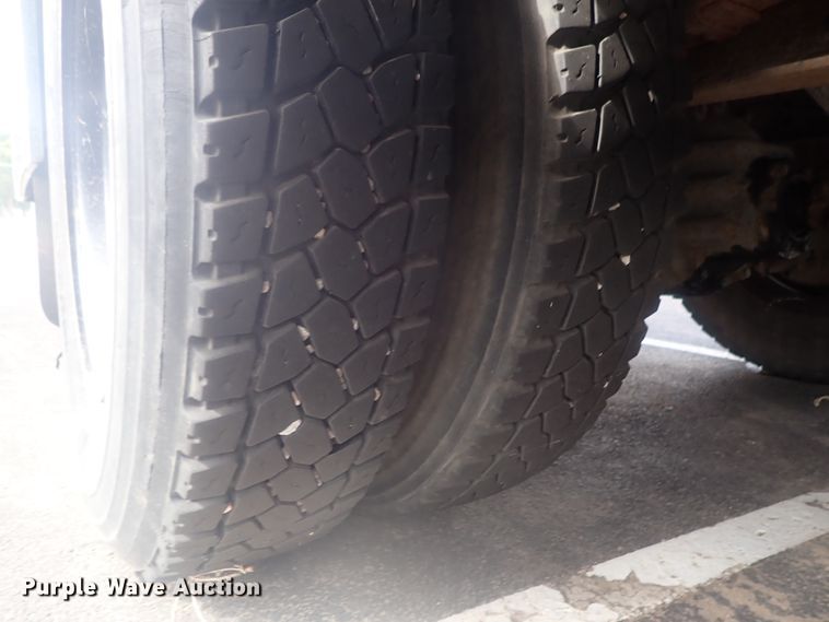 image for item DI7277 1999 International 3800 Blue Bird  school bus