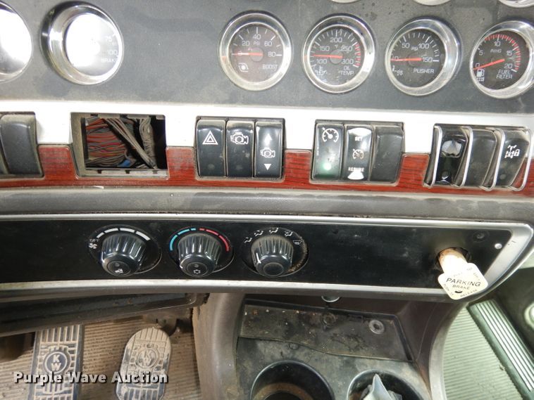 image for item DJ6863 2008 Kenworth T800  dump truck