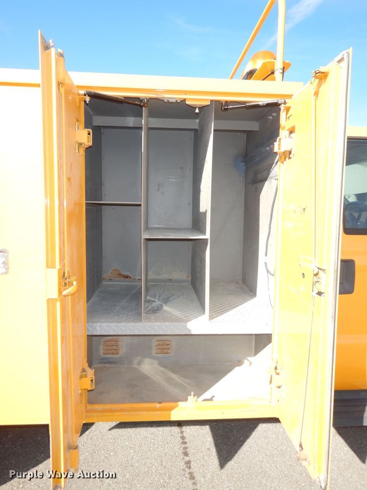 image for item DJ6865 2008 Ford F550 Super Duty XL  utility truck