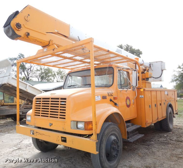 image for item DJ6890 2000 International 4700  bucket truck