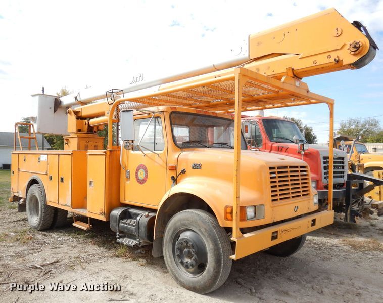 image for item DJ6890 2000 International 4700  bucket truck