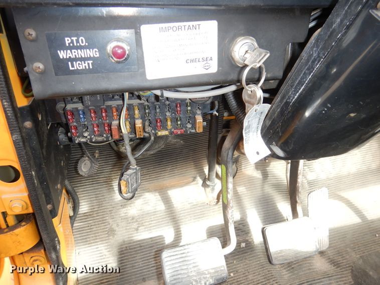 image for item DJ6890 2000 International 4700  bucket truck