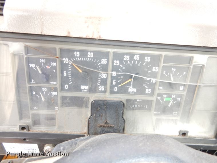 image for item DJ6890 2000 International 4700  bucket truck