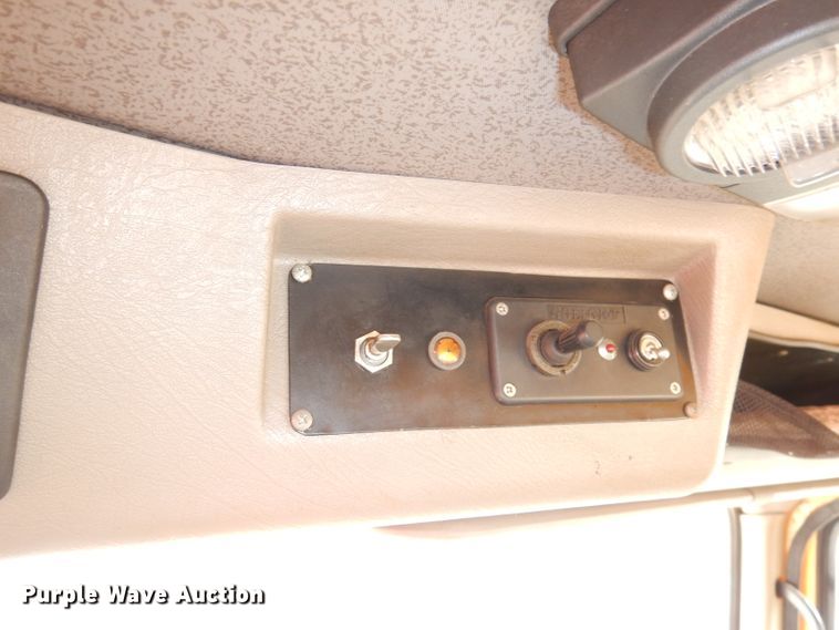 image for item DJ6890 2000 International 4700  bucket truck