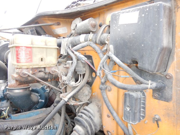 image for item DJ6890 2000 International 4700  bucket truck