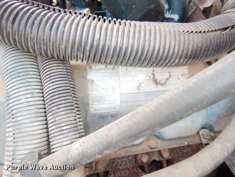 image for item DJ6890 2000 International 4700  bucket truck