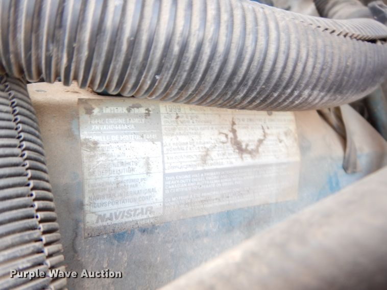 image for item DJ6890 2000 International 4700  bucket truck