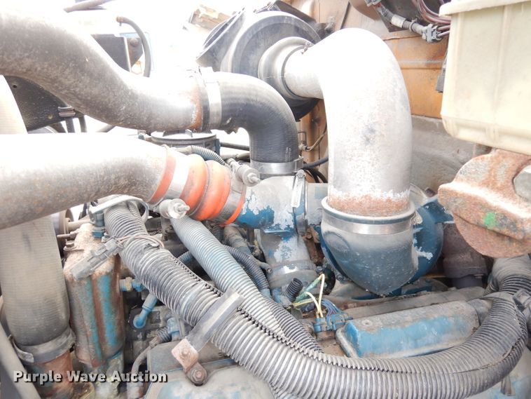 image for item DJ6890 2000 International 4700  bucket truck