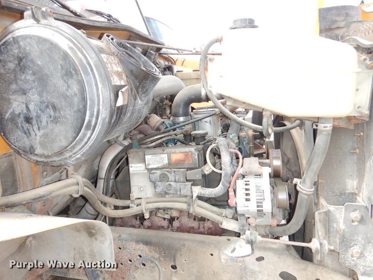 image for item DJ6890 2000 International 4700  bucket truck