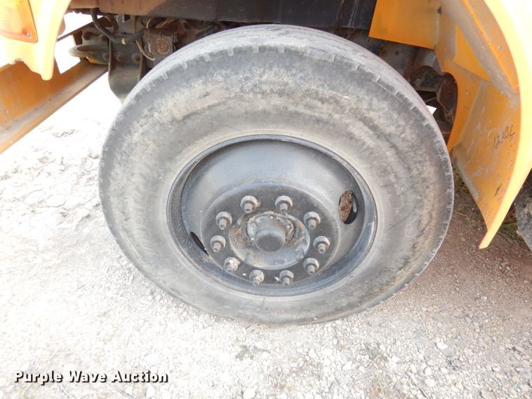 image for item DJ6890 2000 International 4700  bucket truck