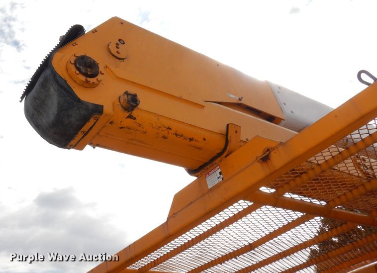 image for item DJ6890 2000 International 4700  bucket truck