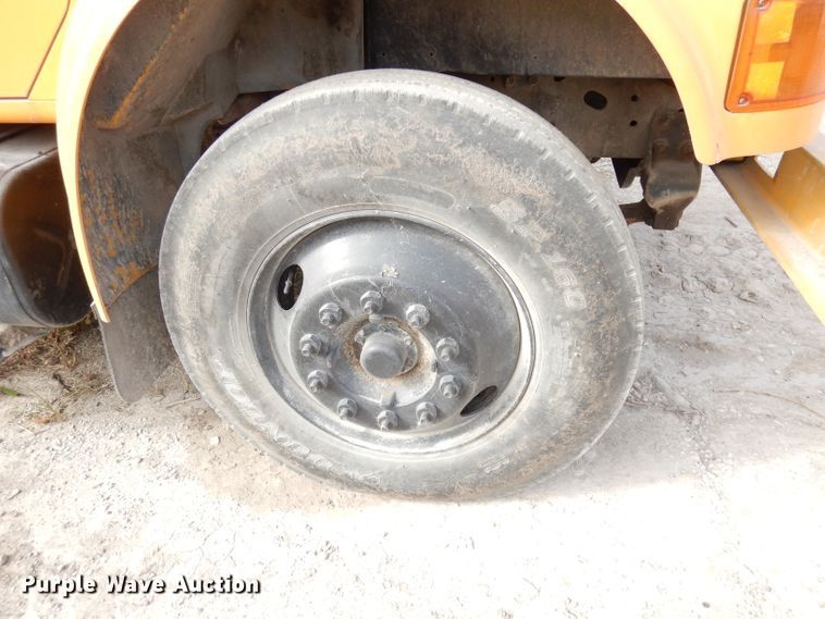 image for item DJ6890 2000 International 4700  bucket truck