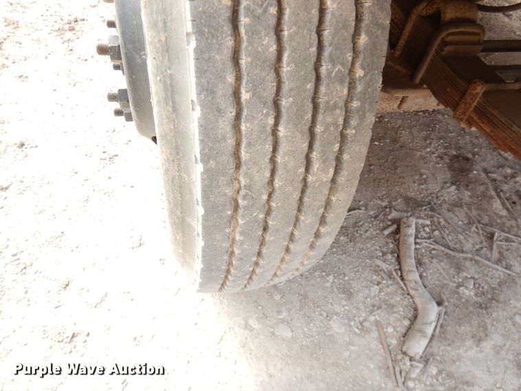 image for item DJ6890 2000 International 4700  bucket truck