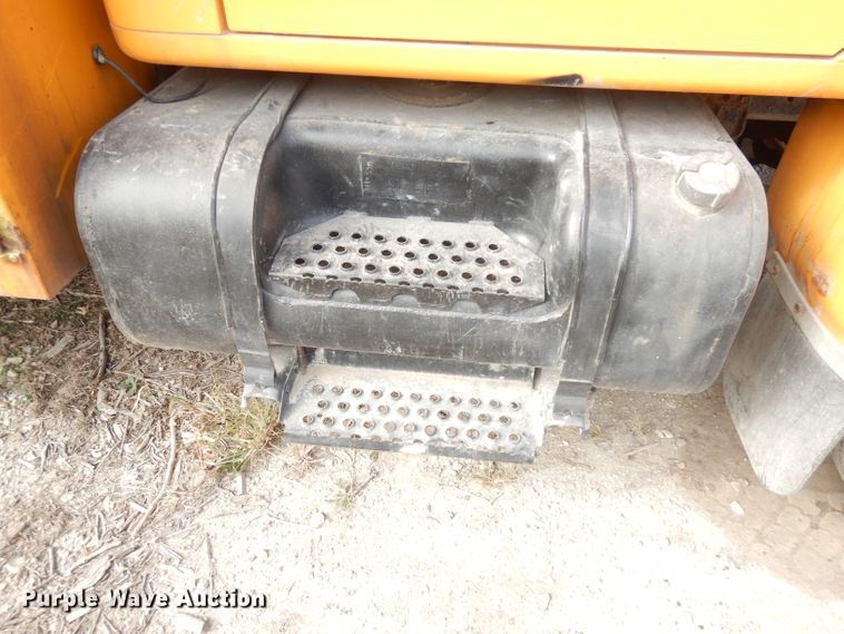 image for item DJ6890 2000 International 4700  bucket truck