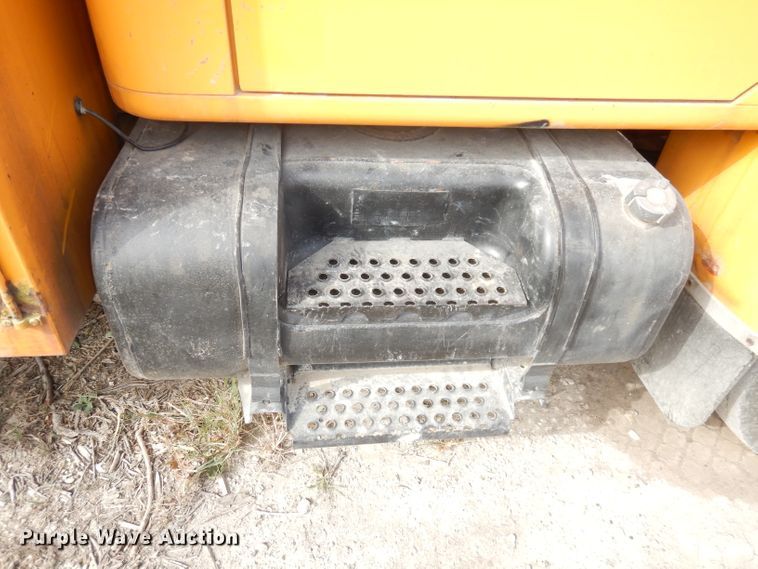 image for item DJ6890 2000 International 4700  bucket truck