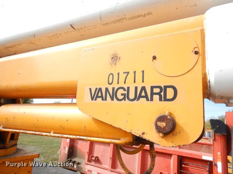 image for item DJ6890 2000 International 4700  bucket truck