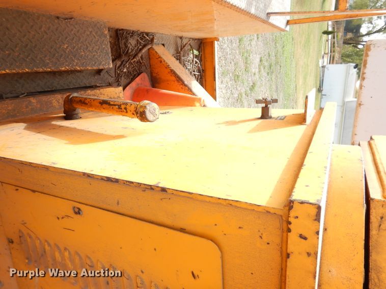 image for item DJ6890 2000 International 4700  bucket truck