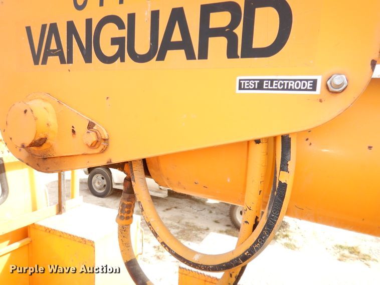 image for item DJ6890 2000 International 4700  bucket truck