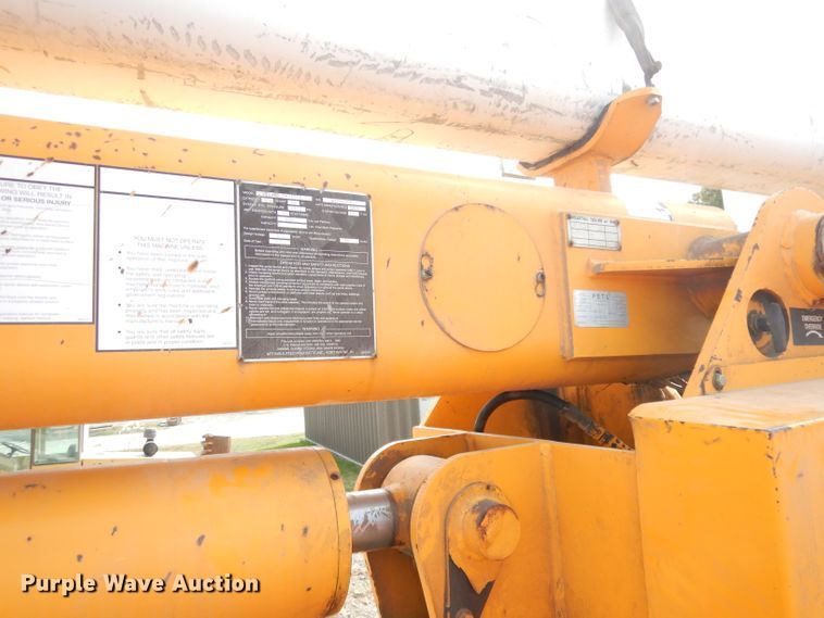 image for item DJ6890 2000 International 4700  bucket truck