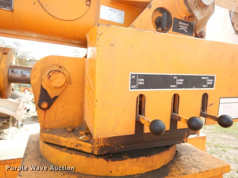 image for item DJ6890 2000 International 4700  bucket truck