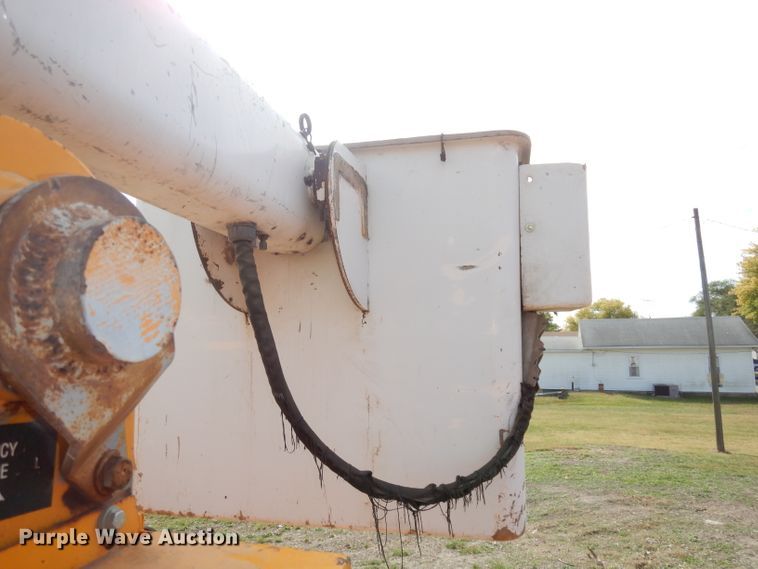 image for item DJ6890 2000 International 4700  bucket truck