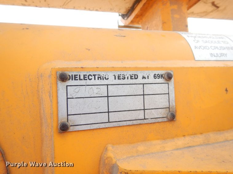 image for item DJ6890 2000 International 4700  bucket truck