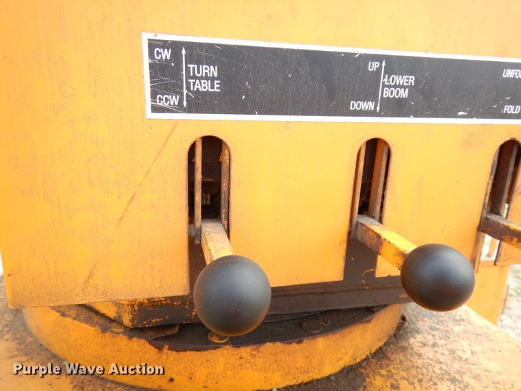 image for item DJ6890 2000 International 4700  bucket truck